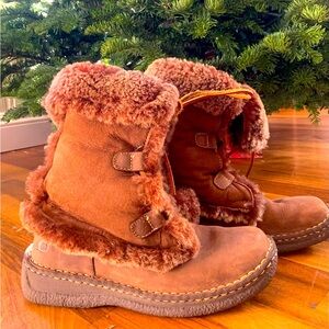 BORN Rare Canoe Boots 7